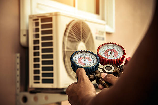 Professional Ac Installation technician working in Uniopolis, OH